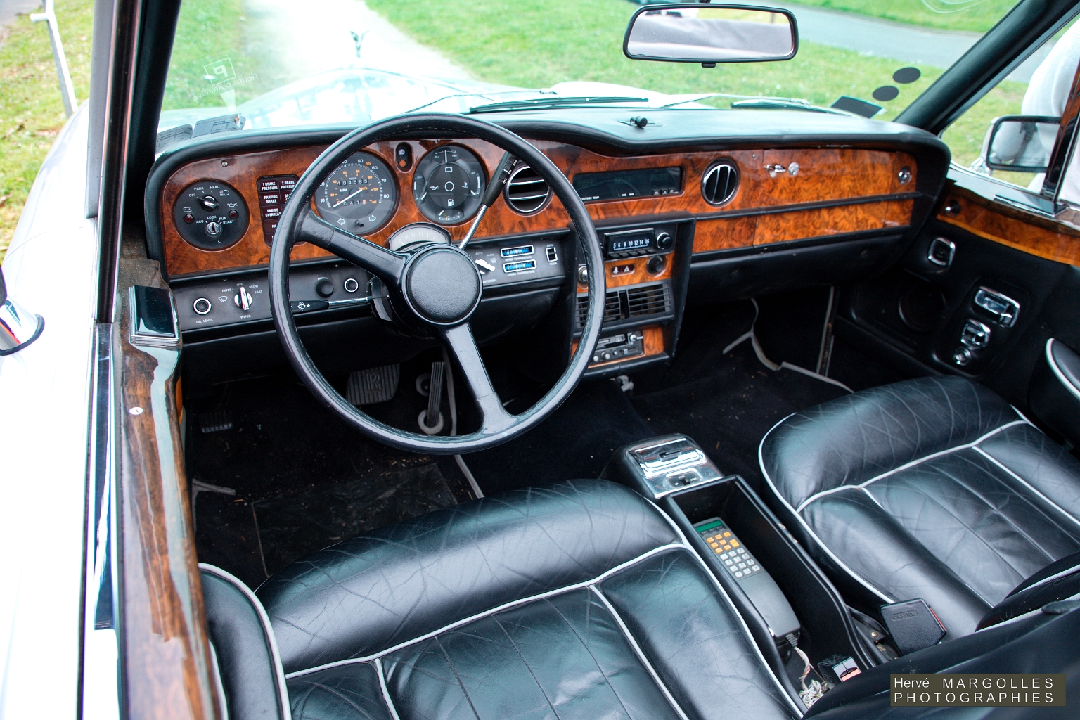 Rolls Royce Corniche-03.jpg